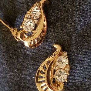 Gorgeous and Elegant earrings, gold tone and CZ